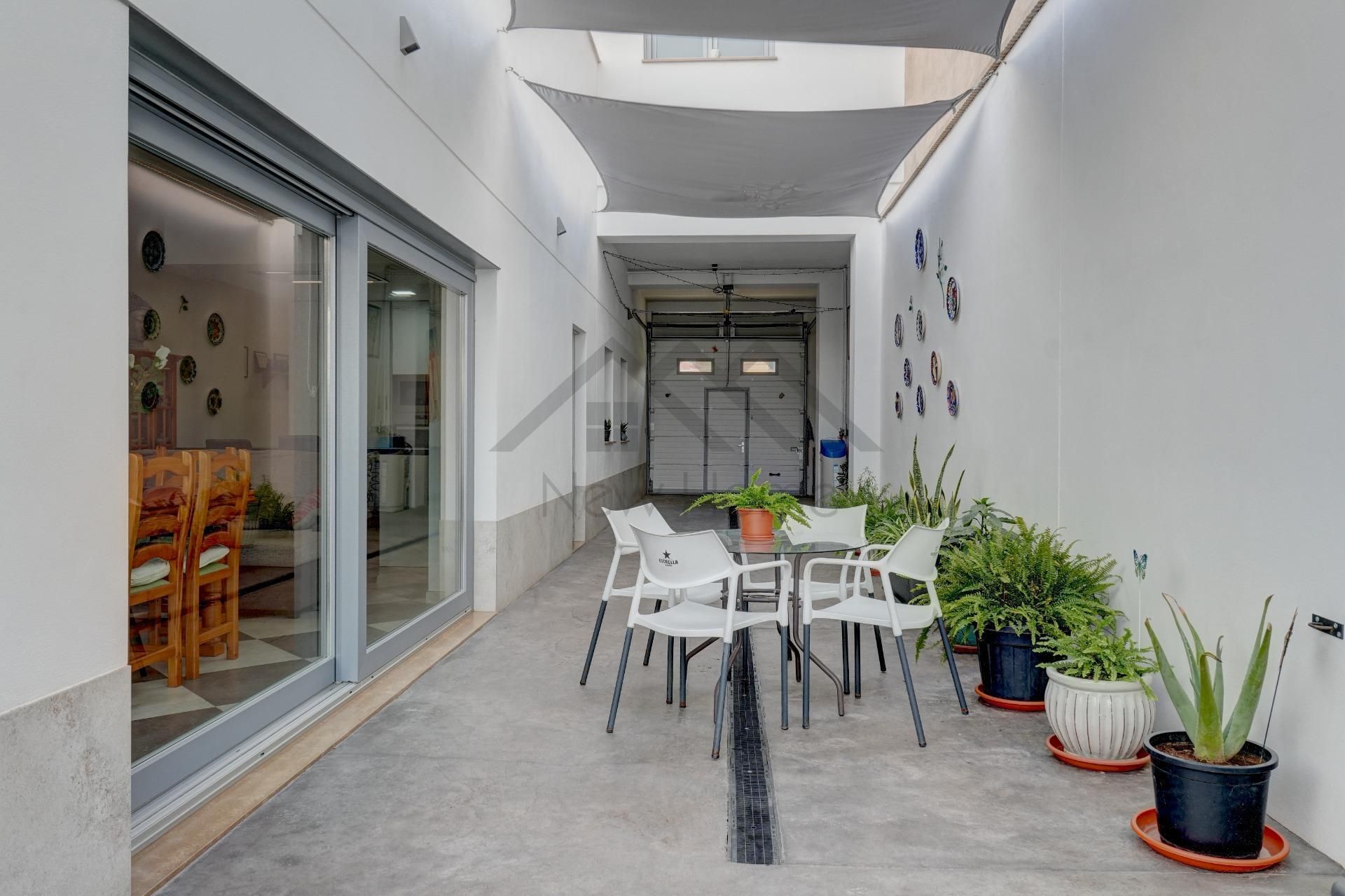 Terrassa de Casa o xalet en venda en La Pobla de Vallbona amb Aire condicionat, Calefacció i Jardí privat