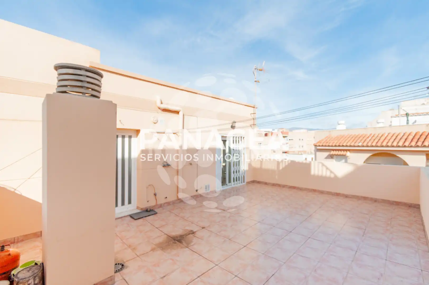 Vista exterior de Ático en venta en Roquetas de Mar con Terraza y Amueblado