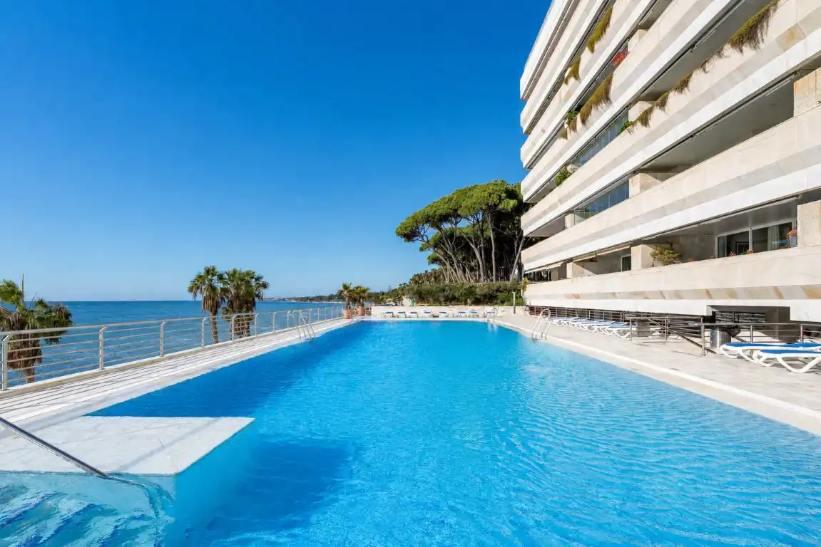 Piscina de Apartament en venda en Marbella amb Aire condicionat, Calefacció i Terrassa