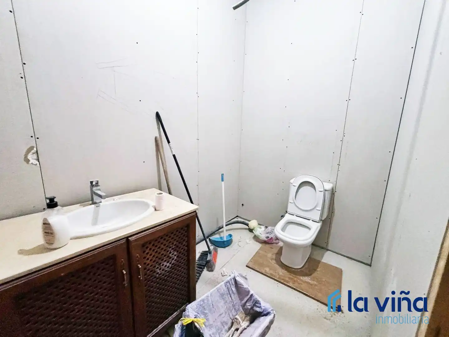 Bathroom of Buildings for sale in Villanueva del Trabuco