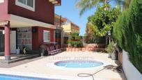 Vista exterior de Casa o xalet en venda en La Pobla de Vallbona amb Aire condicionat, Terrassa i Piscina