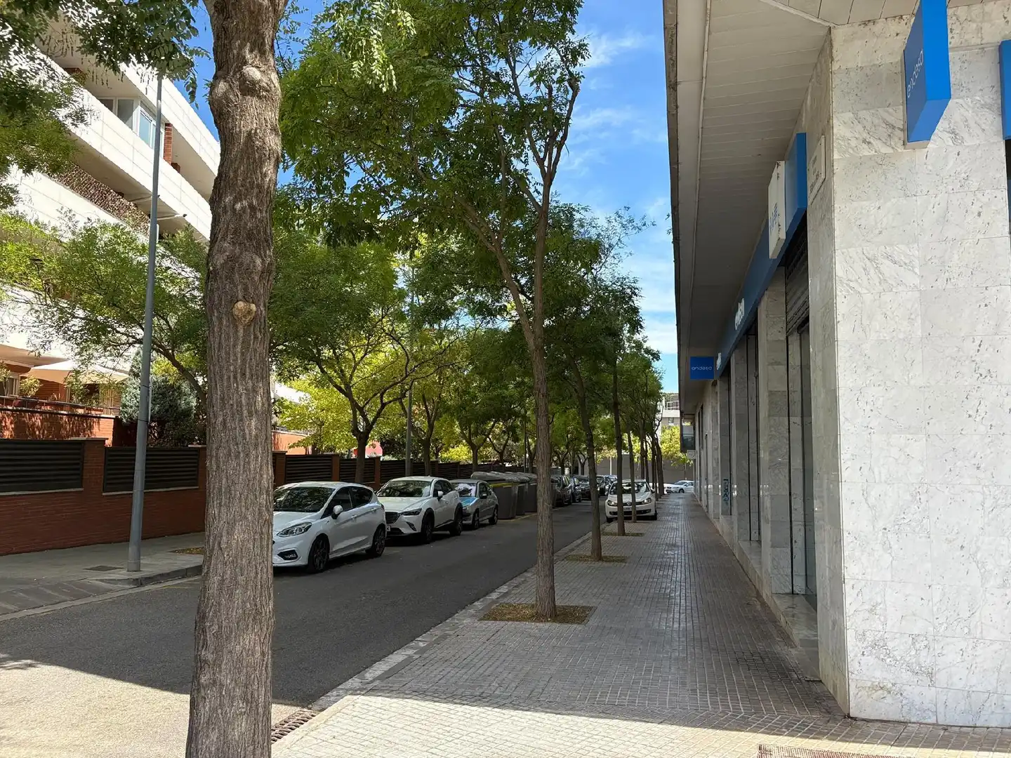 Vista exterior de Local en venda en Barri Mion - Puigberenguer