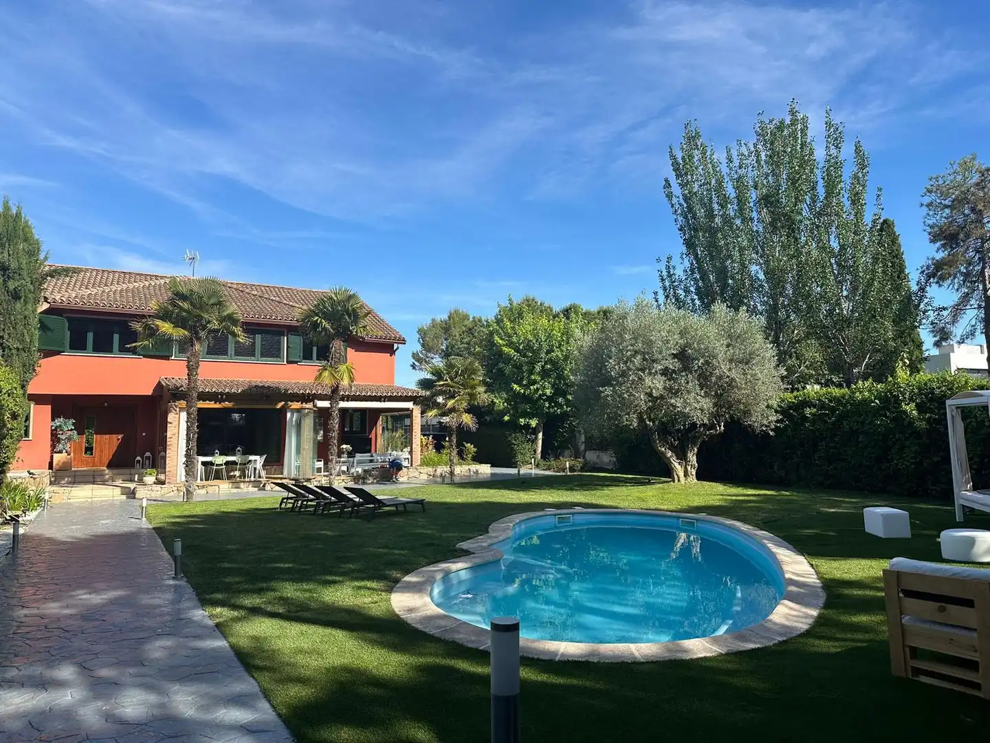 Piscina de Casa o chalet en venta en Boadilla del Monte con Aire acondicionado, Calefacción y Jardín privado