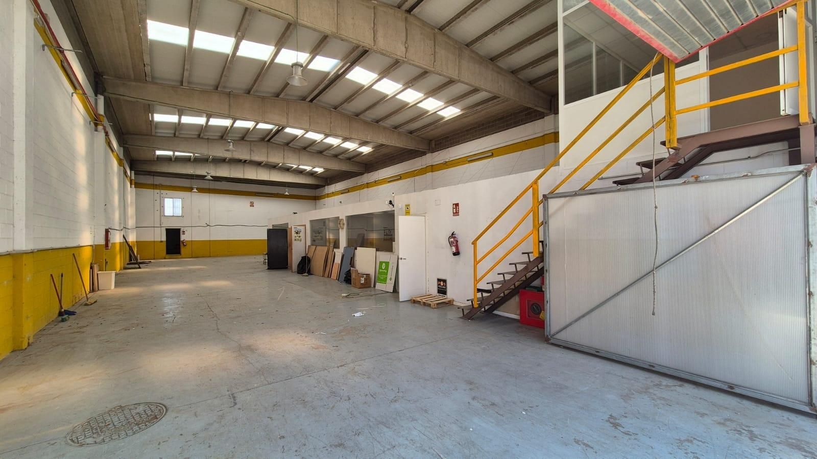 Industrial buildings to rent in Sud - Zona Industrial