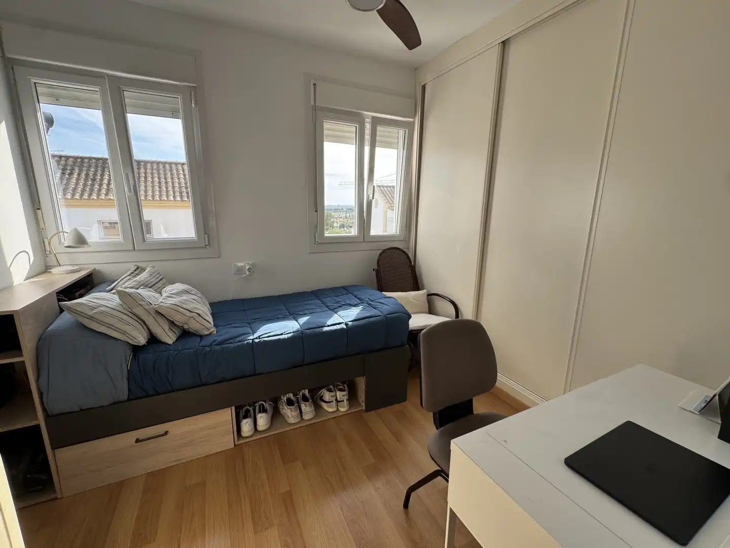 Habitación de Casa adosada en venta en Bormujos con Aire acondicionado, Terraza y Trastero