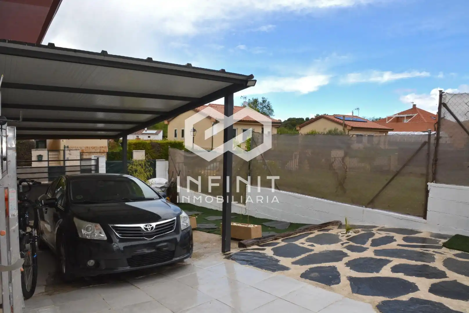 Parking of Houses for sale in Yebes  with Air Conditioner, Heating and Private garden