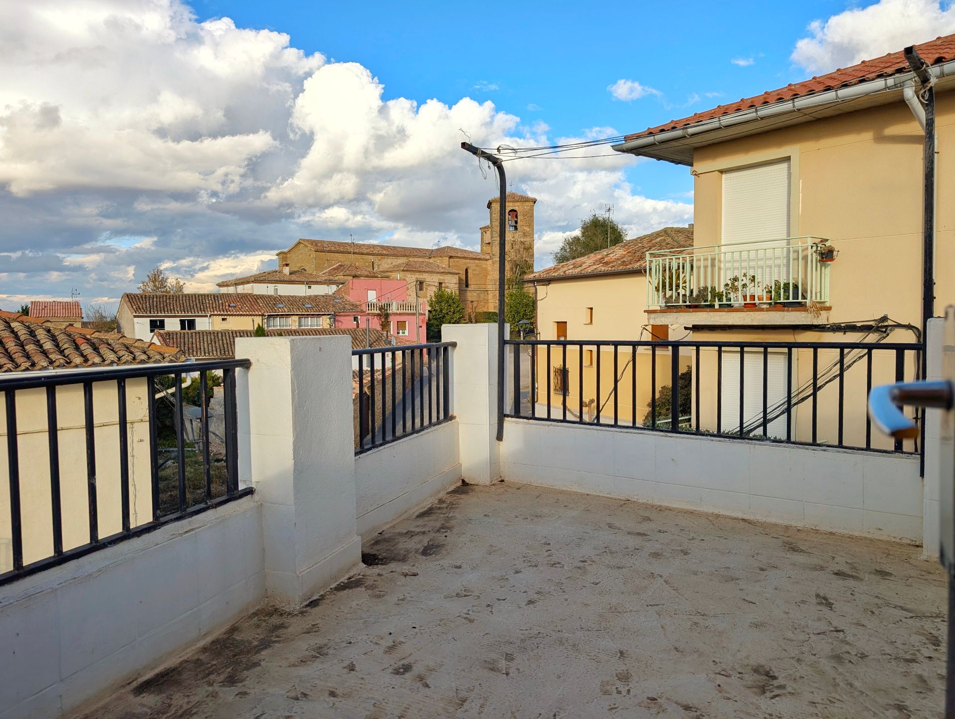 Vista exterior de Casa o xalet en venda en Hervías amb Calefacció, Terrassa i Traster