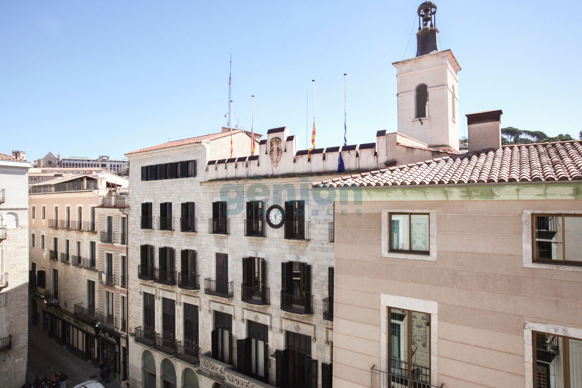 Vista exterior de Pis en venda en Girona Capital amb Calefacció, Terrassa i Traster