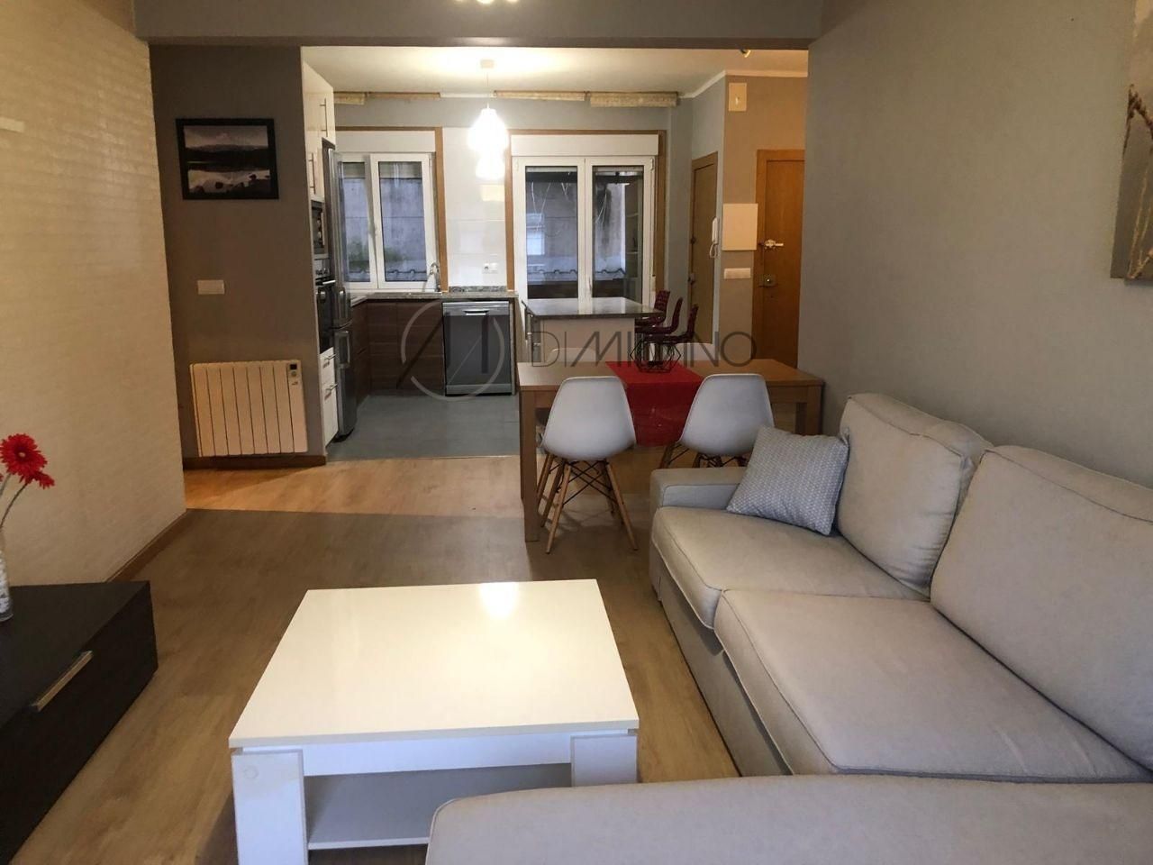 Living room of Flat for sale in Vigo   with Heating, Terrace and Furnished