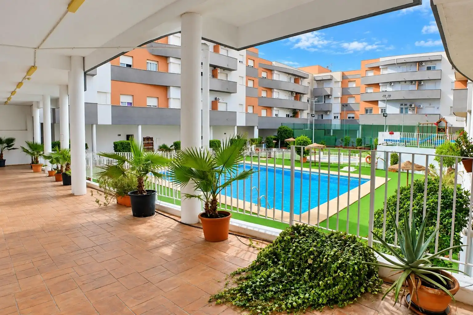 Appartamento con piscina in vendita a Avenida HISPANIDAD DE LA (CB), imagen 2