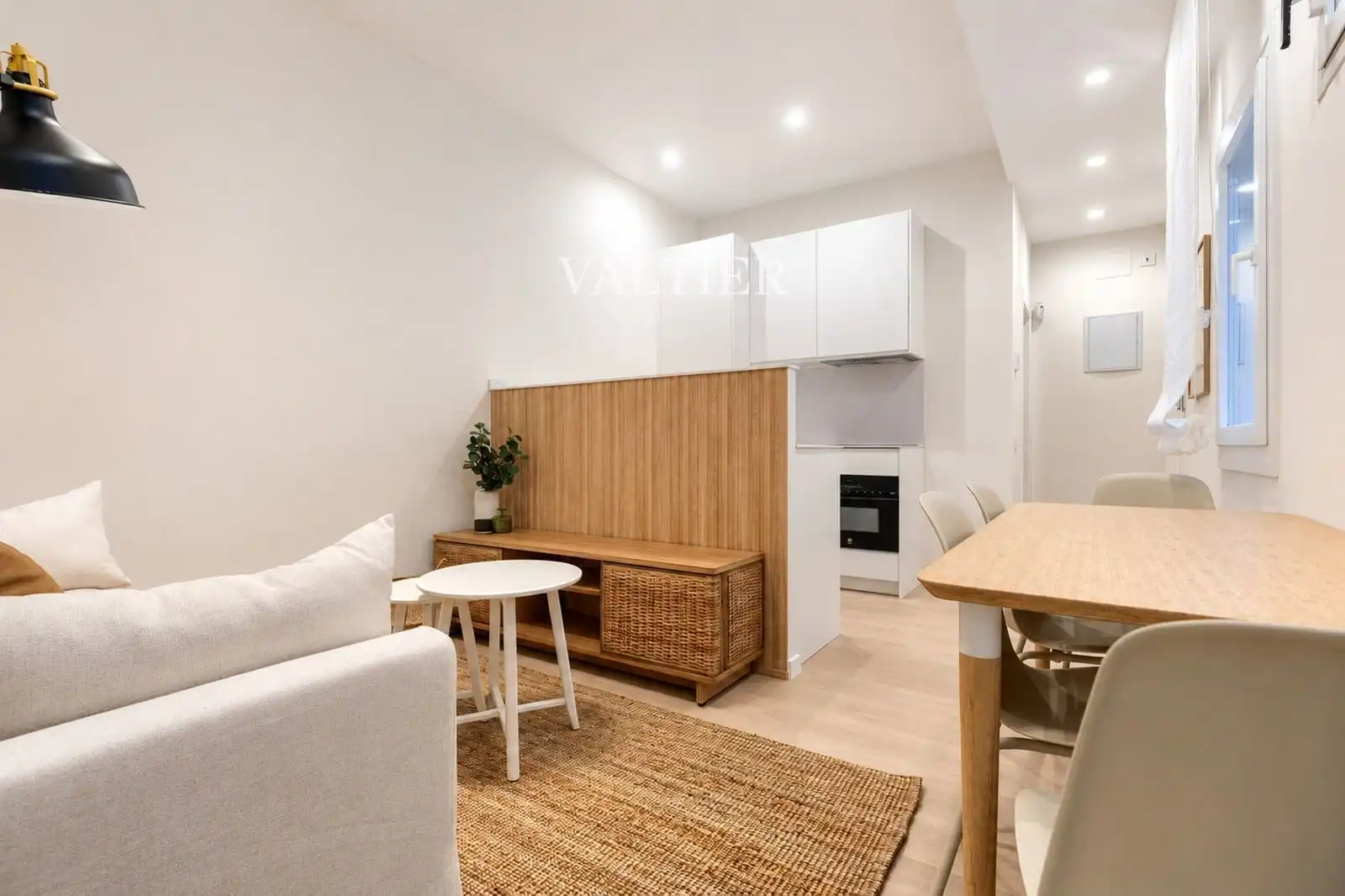 Living room of Flat for rent in Madrid  with Air Conditioner, Heating and Furnished