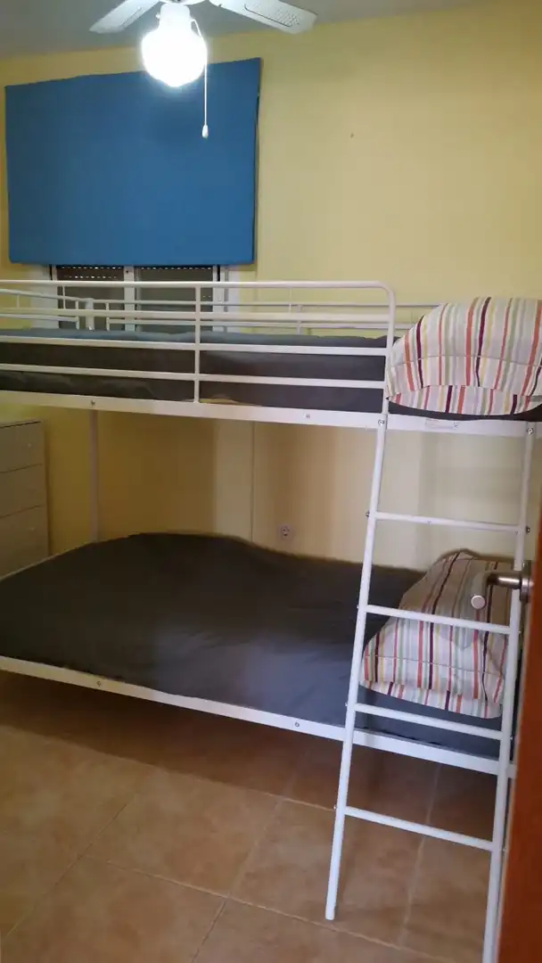 Dormitori de Apartament de lloguer en La Manga del Mar Menor amb Aire condicionat, Calefacció i Terrassa