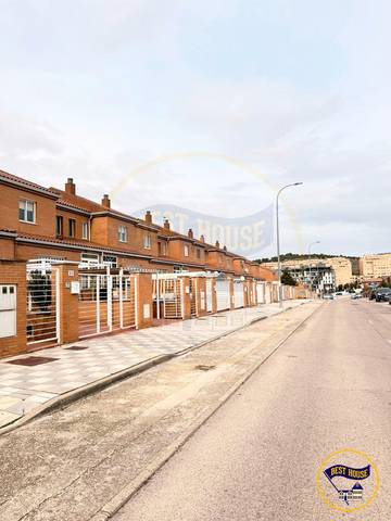 Casa adosada en Venta en Calle JOAQUIN RODRIGO  en San Fernando - Carretera de Valencia