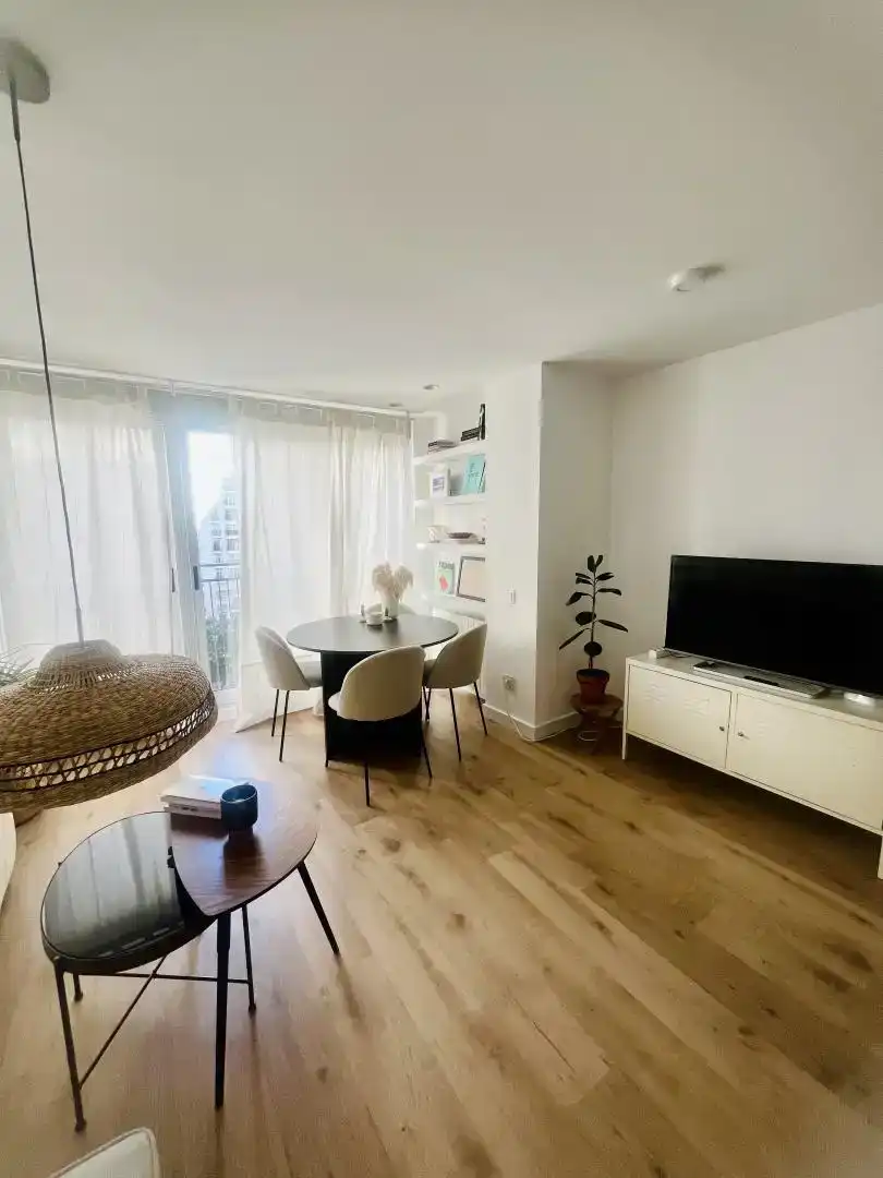 Sala d'estar de Pis per a compartir en Valencia amb Parquet, Traster i Moblat