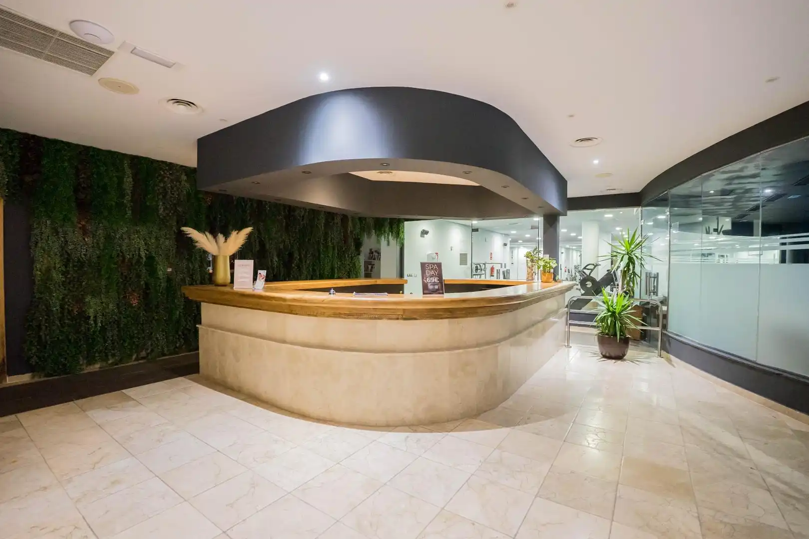 Flat for sale in Benahavís  with Air Conditioner, Heating and Private garden