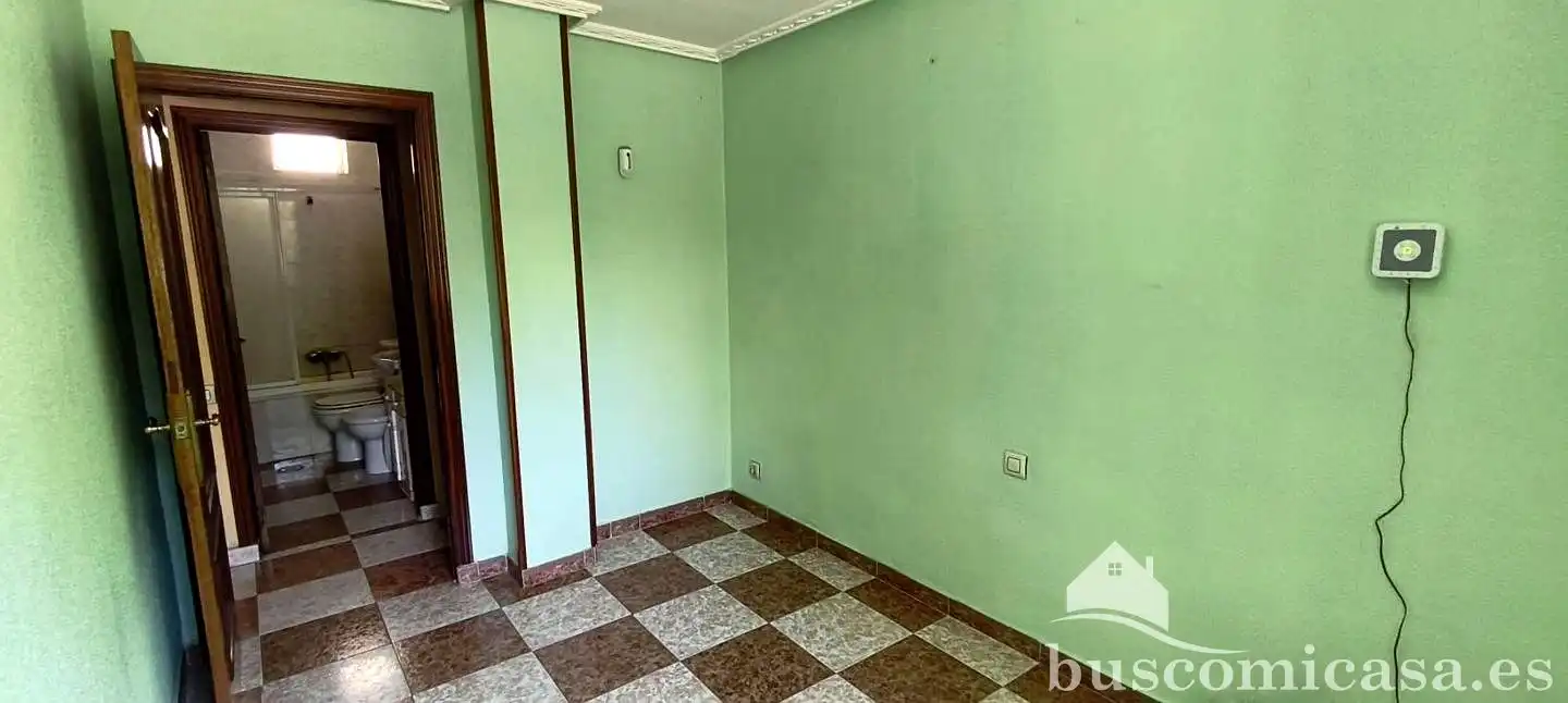 Schlafzimmer von Erdgeschoss zum Verkauf in Linares