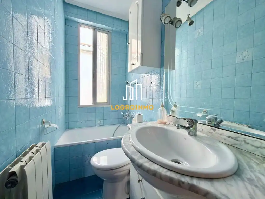 Baño de Piso en venta en  Logroño con Calefacción y Balcón