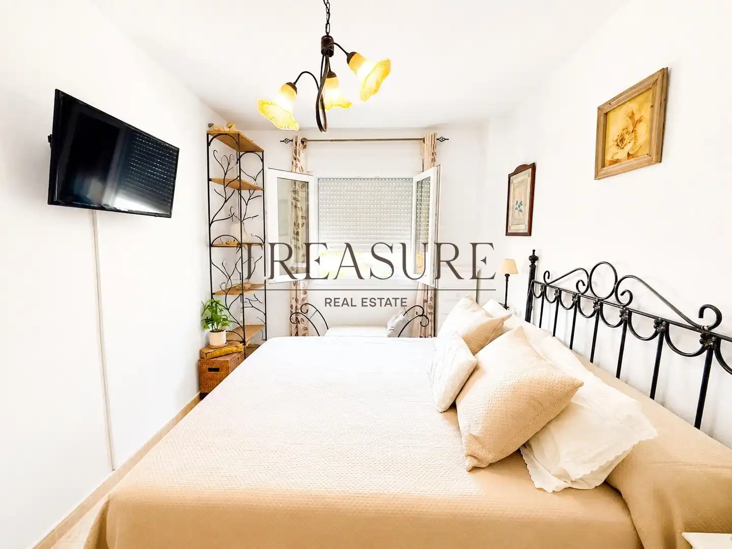 Bedroom of Flat for sale in Cartagena  with Air Conditioner, Balcony and Community pool