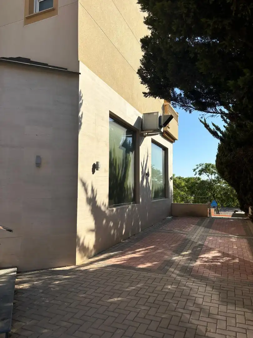 Vista exterior de Local en venda en Calabardina