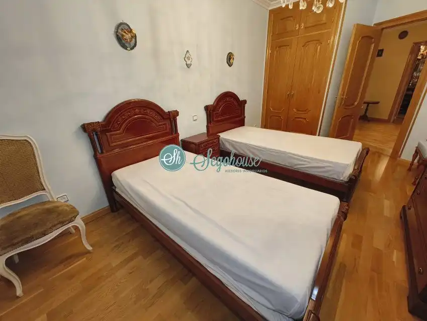 Schlafzimmer von Wohnung zur Miete in Segovia mit Heizung, Parkett und Möbliert
