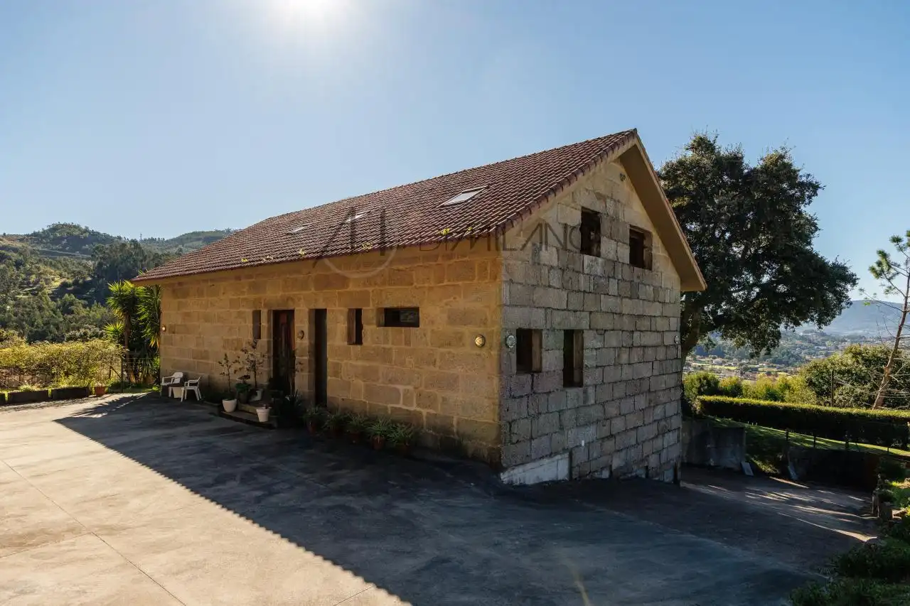 Vista exterior de Casa o xalet en venda en Nigrán amb Calefacció, Jardí privat i Terrassa