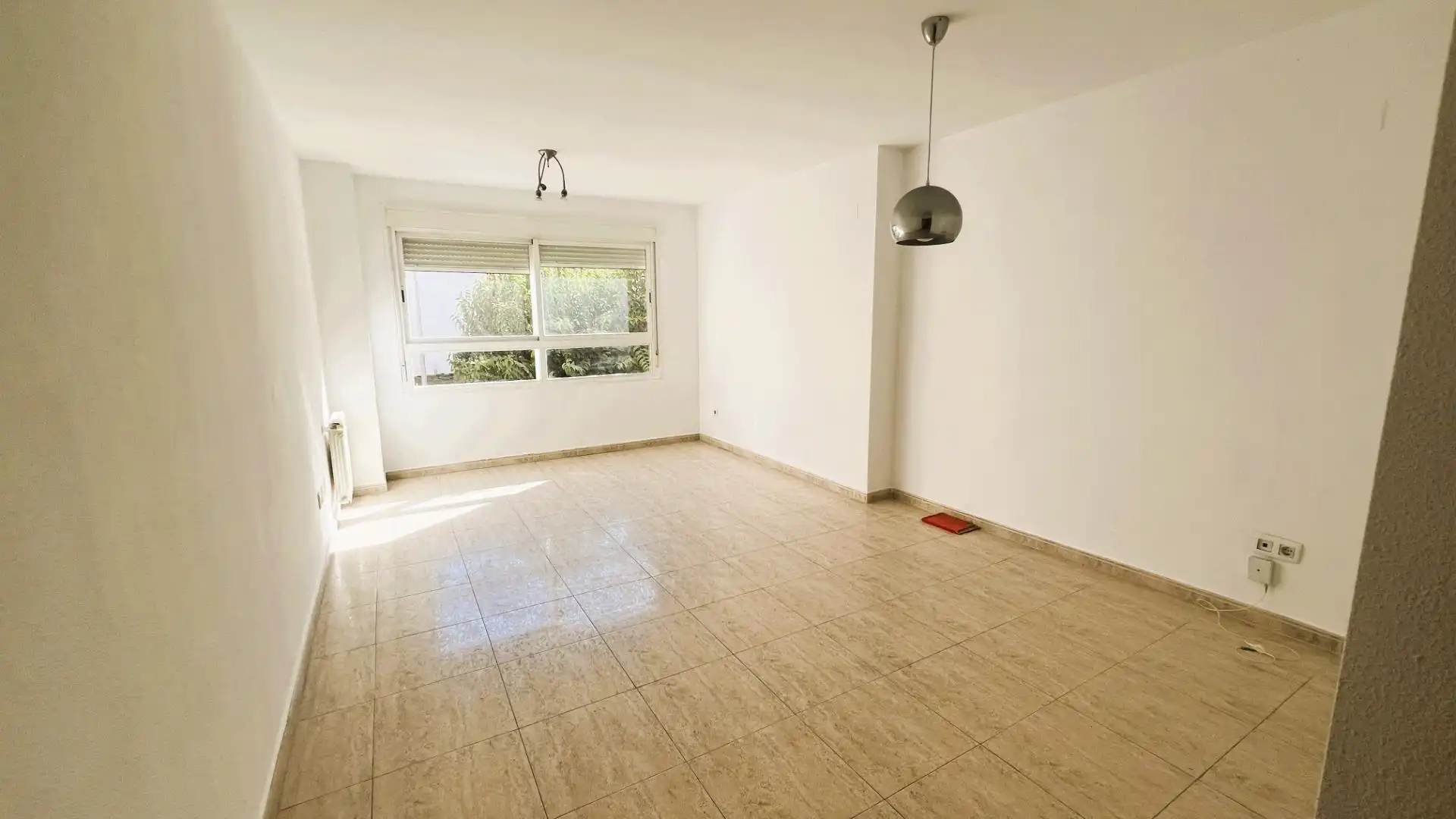 Piso con terraza en venta en Calle BERNAT ARTOLA 21, imagen 2