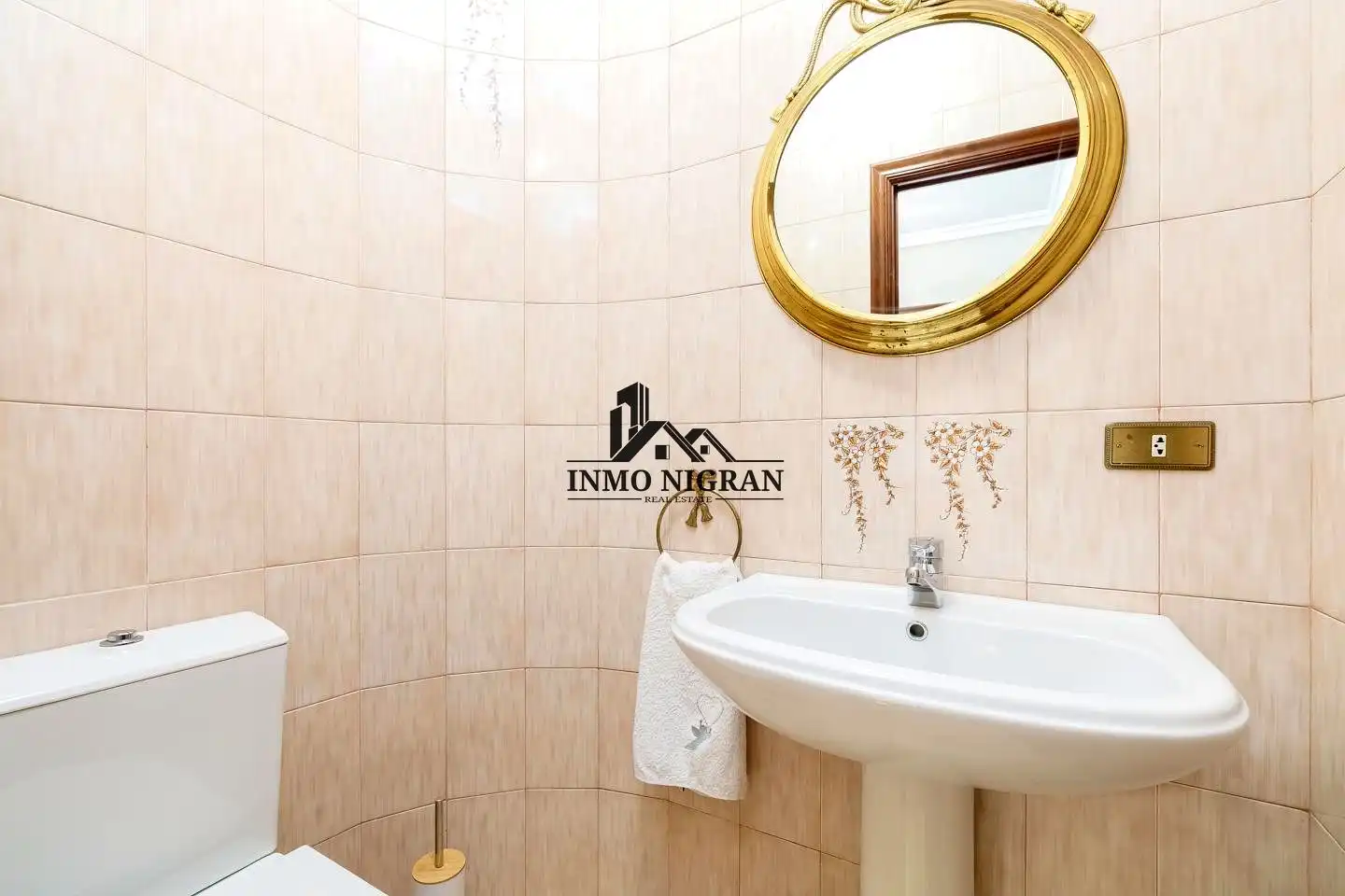 Bathroom of Houses for sale in Vigo   with Private garden, Terrace and Storage room