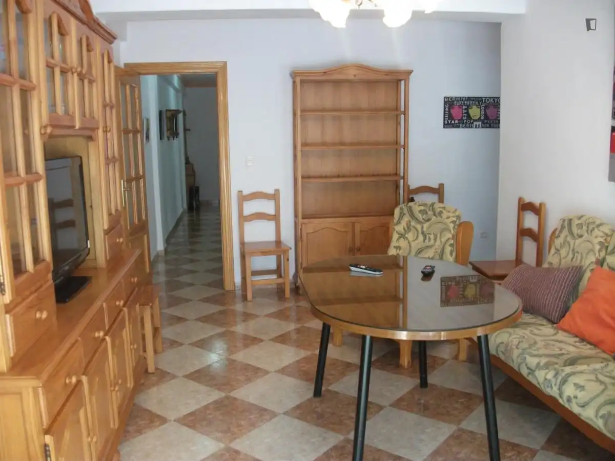 Apartament per a compartir en Granada amb Moblat, Forn i Rentadora