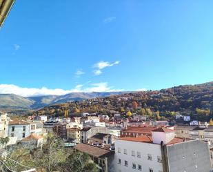 Vista exterior de Casa o xalet en venda en Béjar amb Calefacció, Terrassa i Balcó