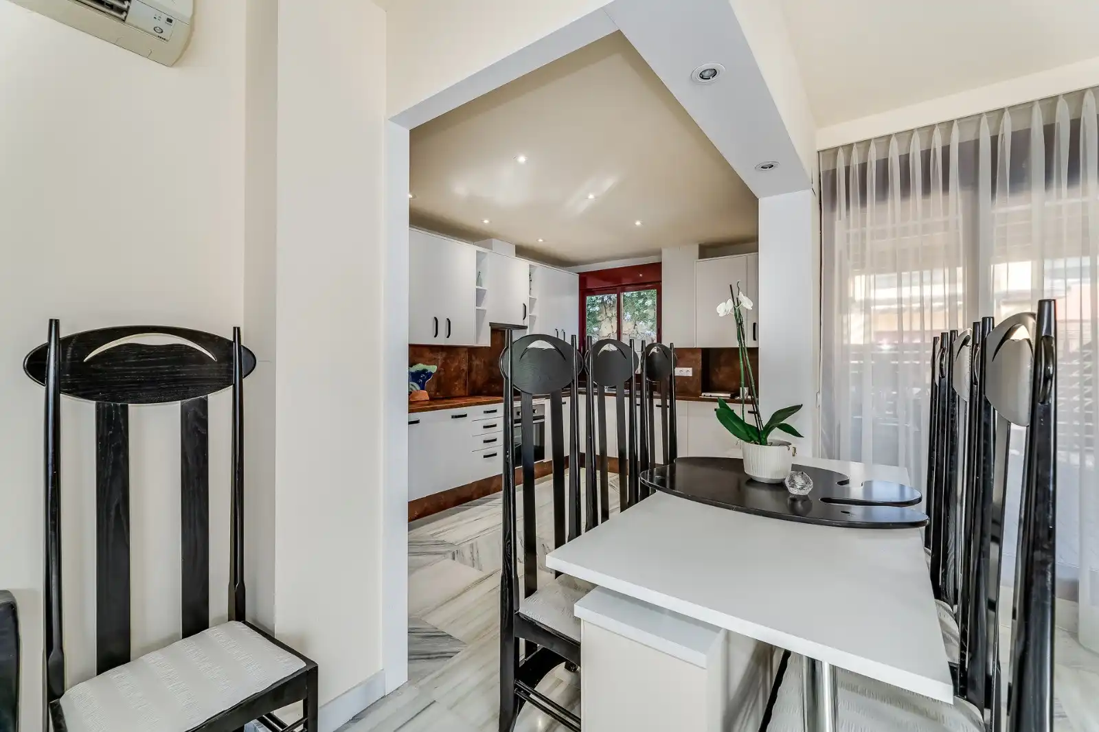 Kitchen of Houses for sale in Benahavís  with Air Conditioner, Private garden and Terrace