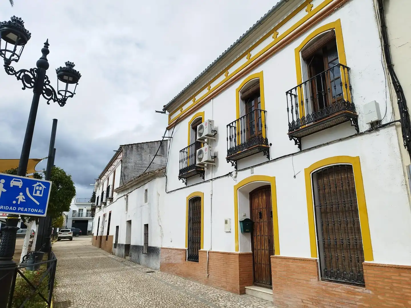 Casa adosada en venda a Almadén de la Plata