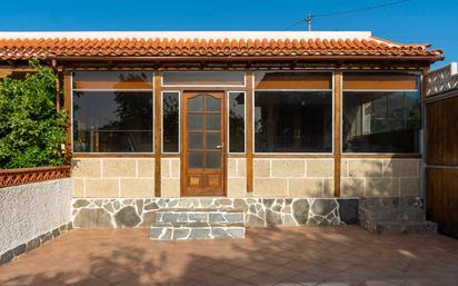 Vista exterior de Casa o xalet en venda en El Rosario amb Aire condicionat i Jardí privat