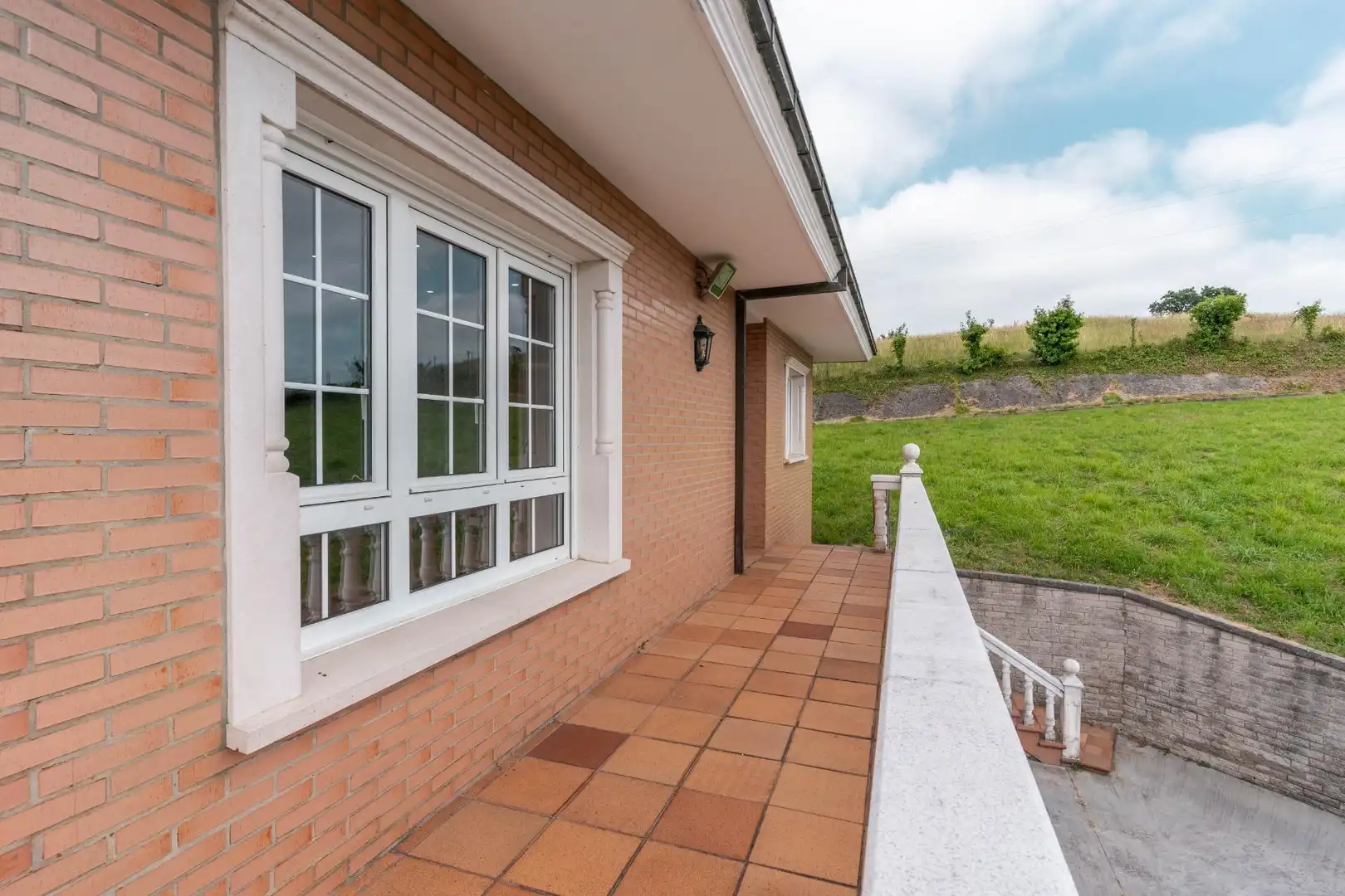 Vista exterior de Casa o xalet en venda en Gijón  amb Calefacció, Jardí privat i Traster