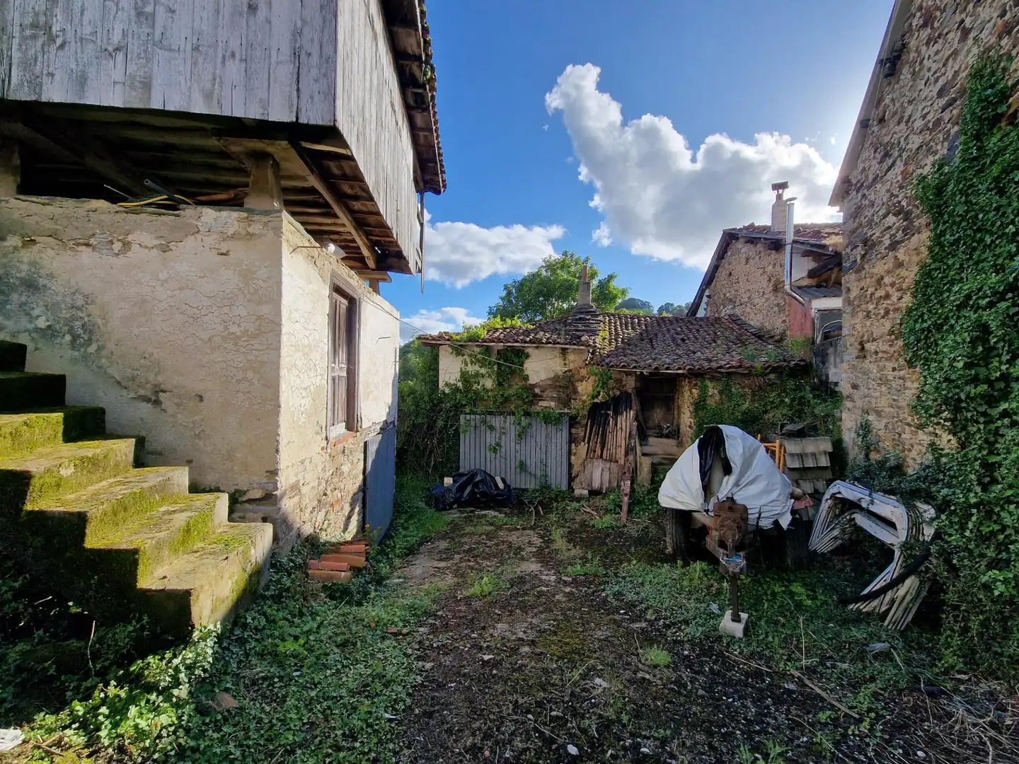 Finca rústica en venta en Tineo con Balcón y Piscina comunitaria