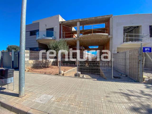 Casa adosada en Venta en Carrer Teodor Llorente en El Puig