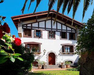 Vista exterior de Casa o xalet en venda en Irun  amb Terrassa