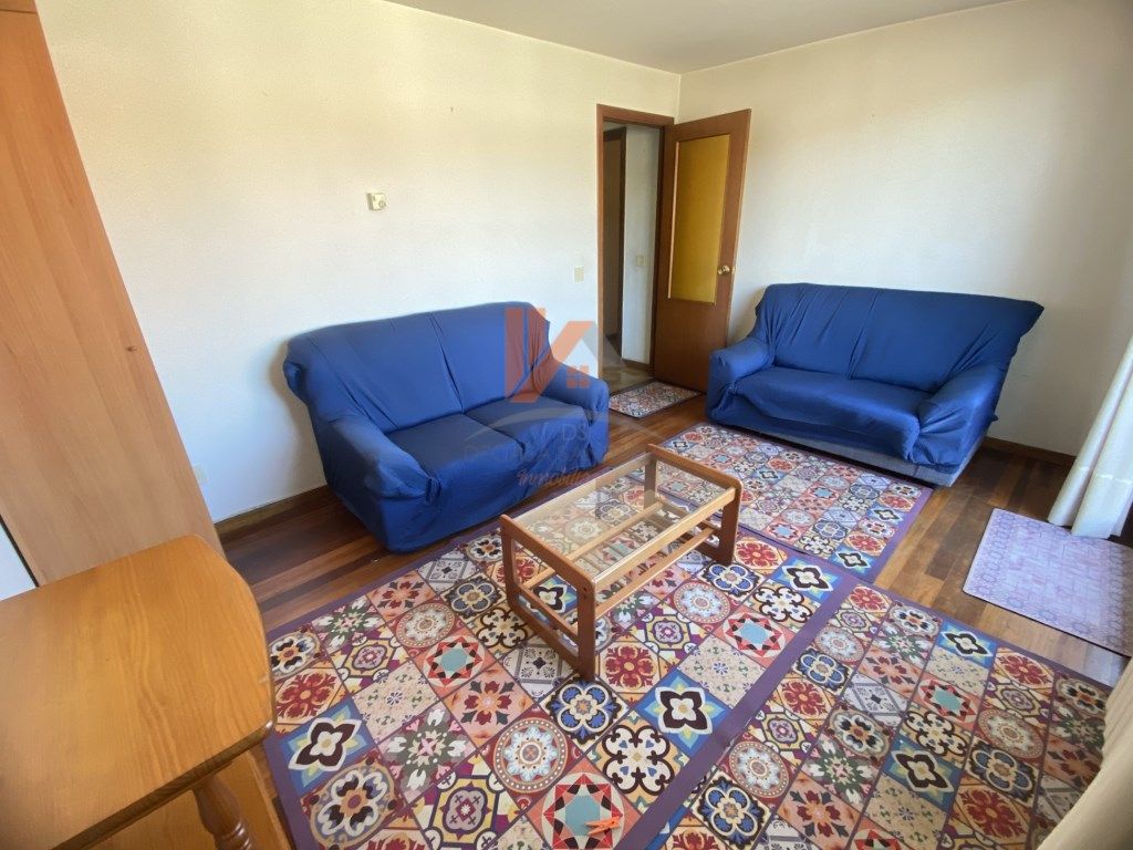 Sala d'estar de Pis de lloguer en Santiago de Compostela  amb Calefacció, Piscina i Moblat