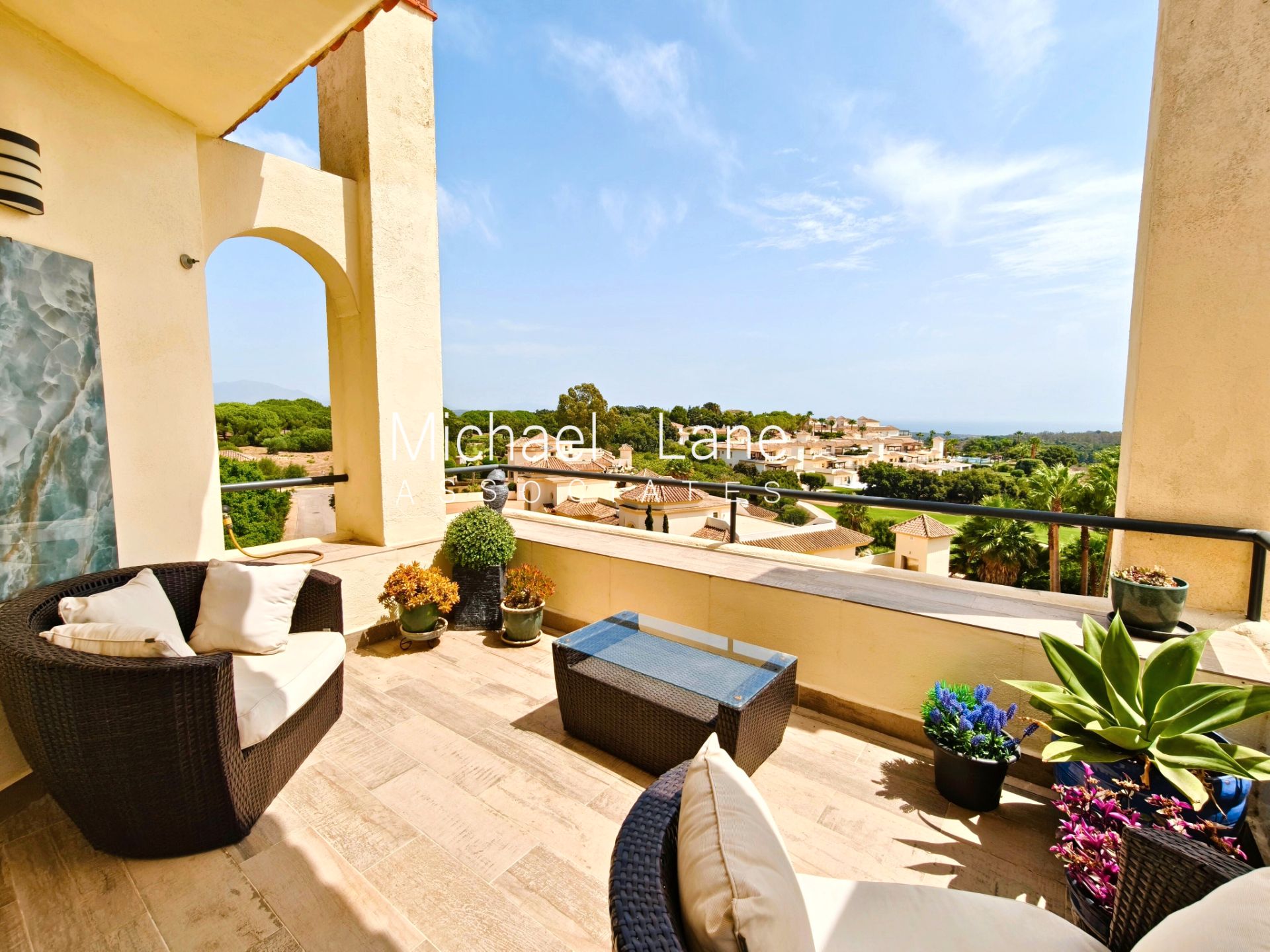 Duplex for sale in Urbanización San Roque Club, Sotogrande Alto