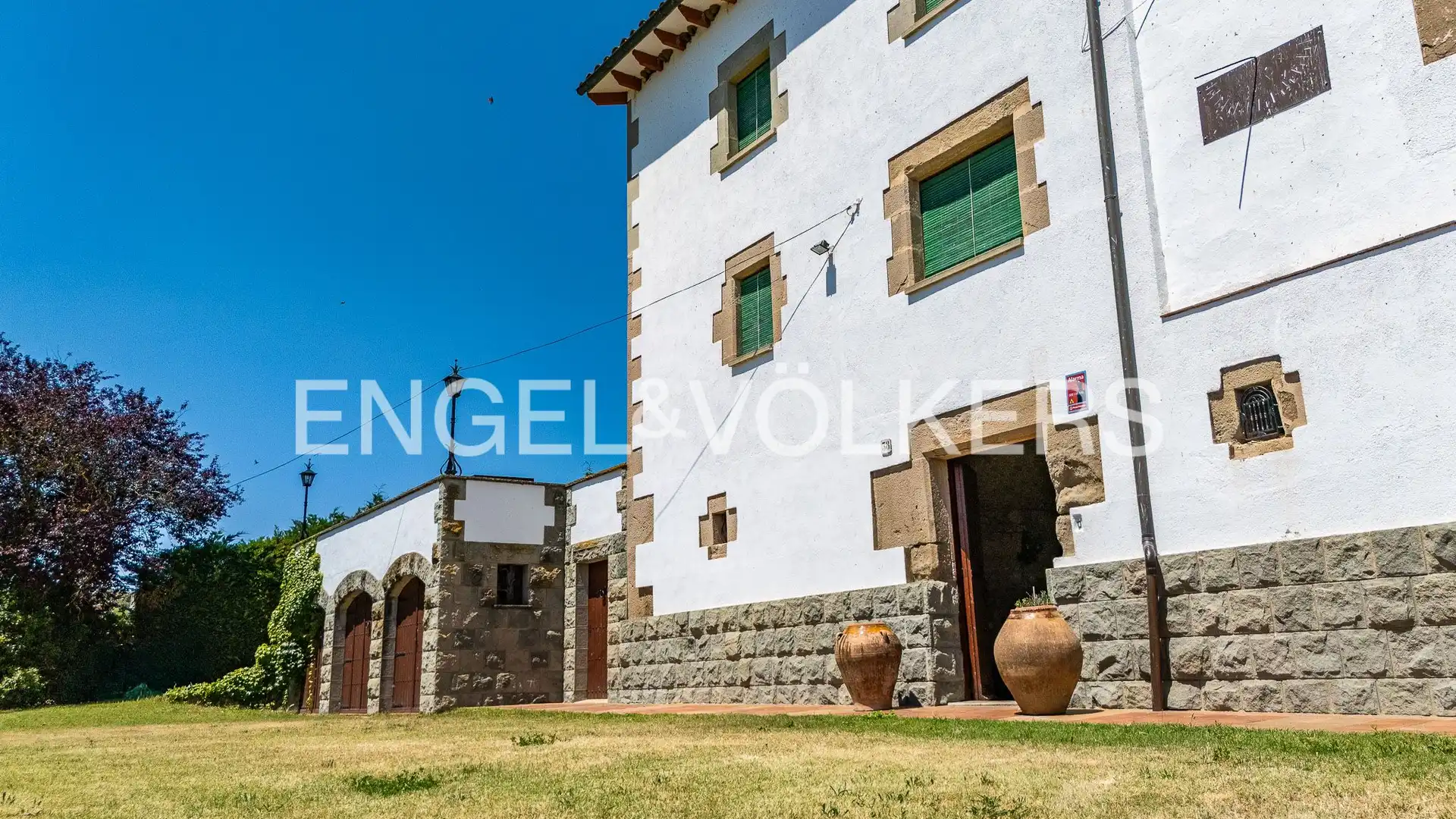 Vista exterior de Finca rústica en venda en Sant Feliu Sasserra amb Calefacció, Terrassa i Piscina