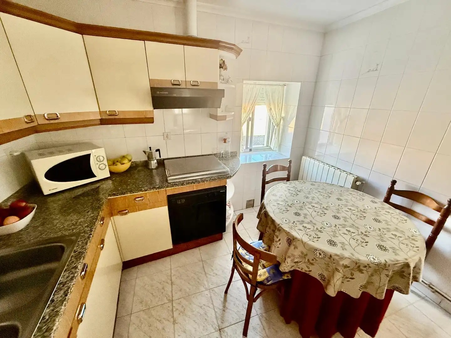 Kitchen of Country homes for sale in Valdefuentes del Páramo  with Heating, Furnished and Oven