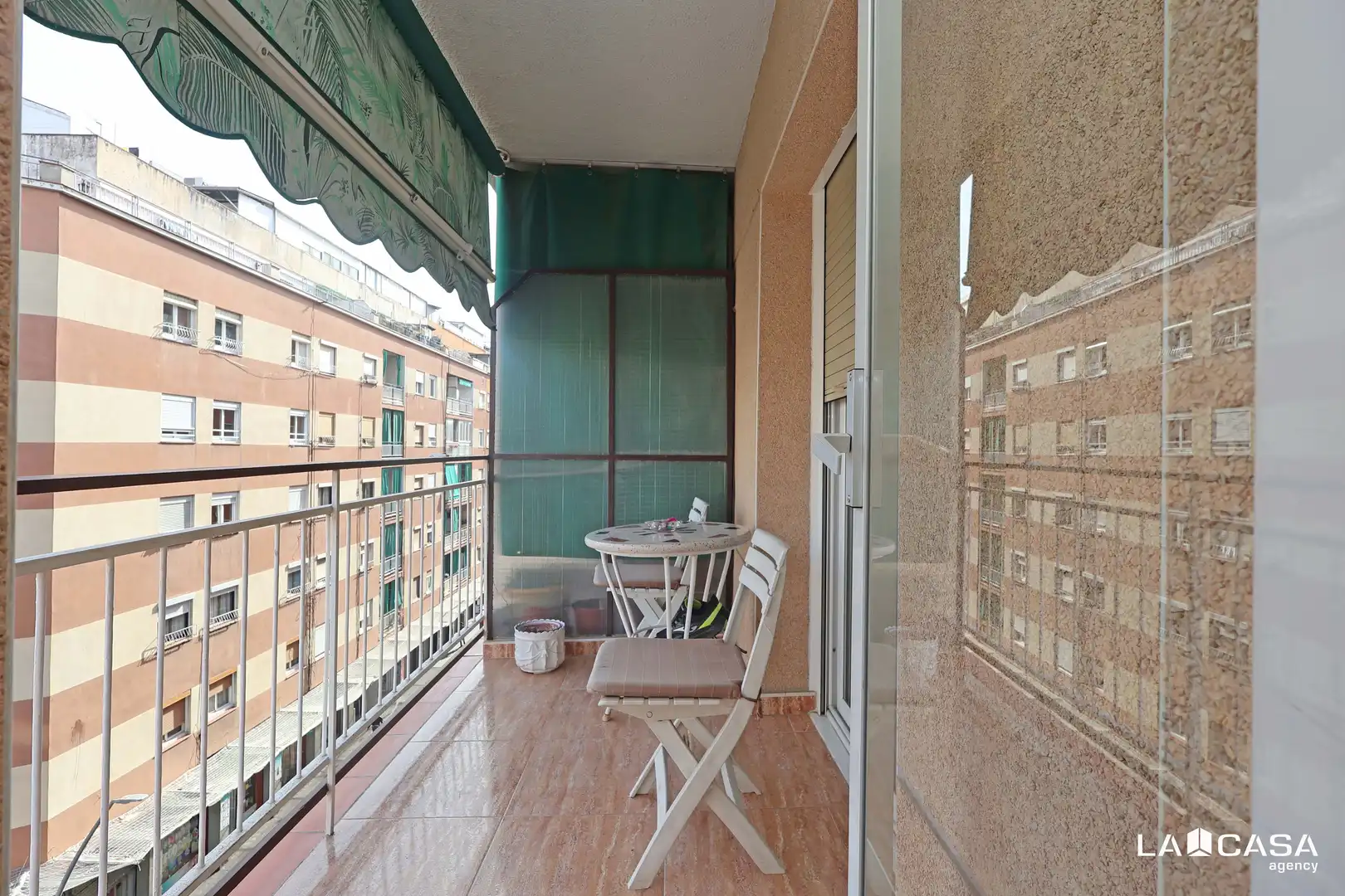 Appartement avec terrasse à vendre à Calle MALADETA