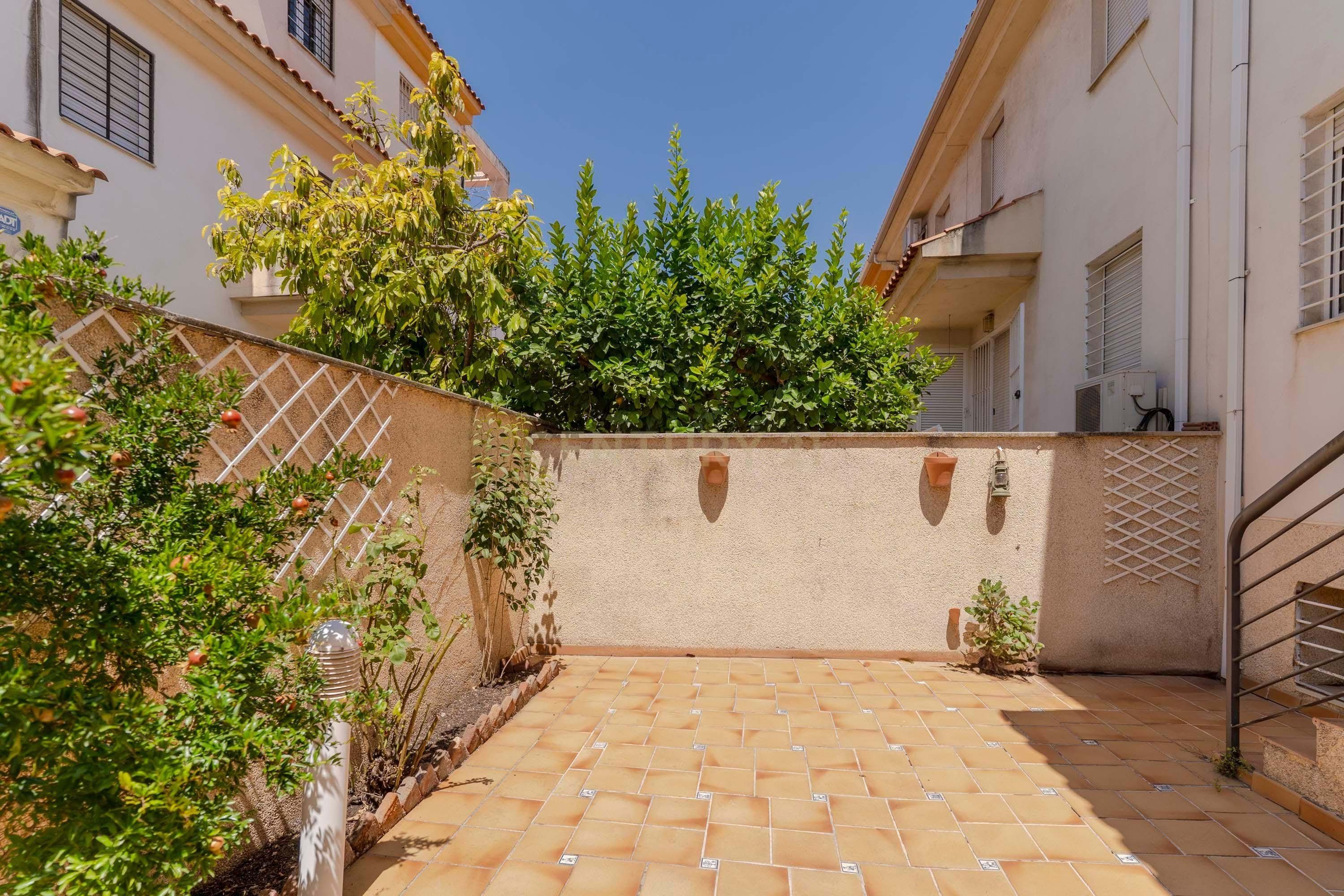 Jardí de Casa o xalet en venda en Armilla amb Aire condicionat, Calefacció i Terrassa
