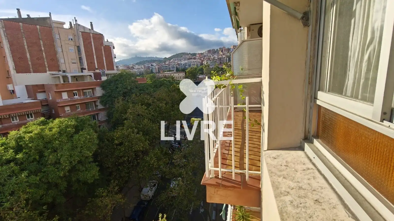 Vista exterior de Piso en venta en Barcelona con Calefacción y Balcón