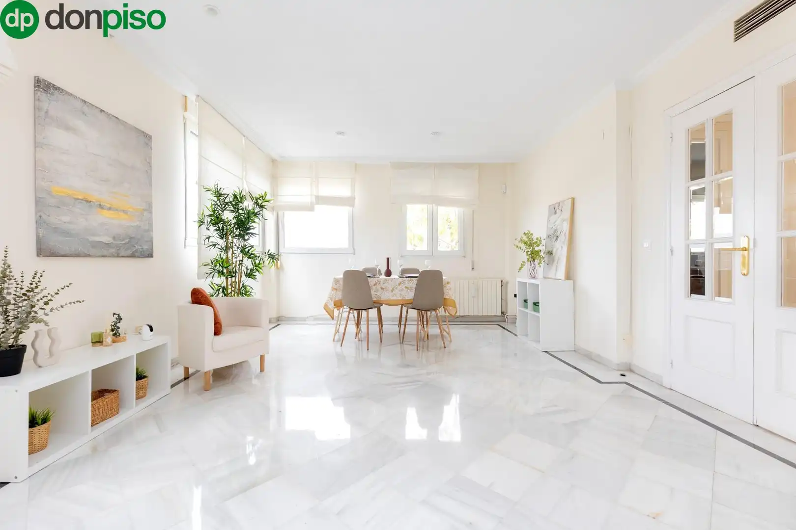 Comedor de Casa o chalet en venta en Granada con Aire acondicionado, Calefacción y Jardín privado