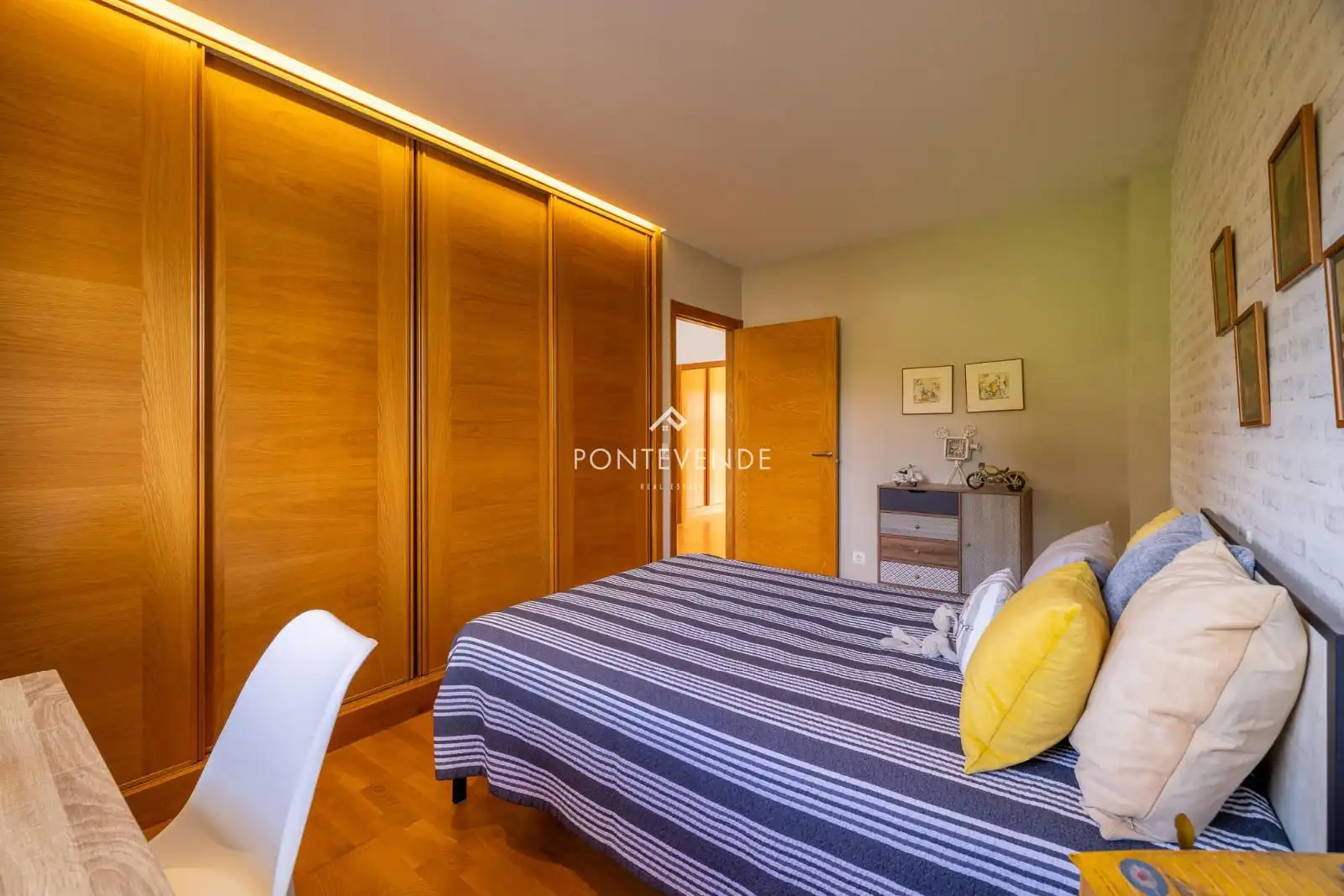 Habitación de Casa o chalet en venta en Vigo  con Calefacción, Terraza y Trastero