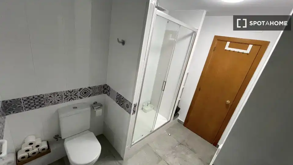 Baño de Piso para compartir en Cerdanyola del Vallès con Aire acondicionado, Calefacción y Terraza