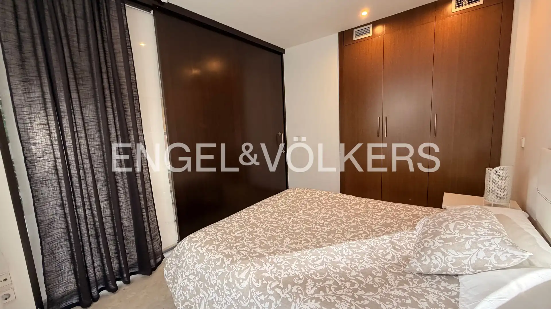 Habitación de Dúplex de alquiler en La Moraleja con Aire acondicionado, Calefacción y Jardín privado