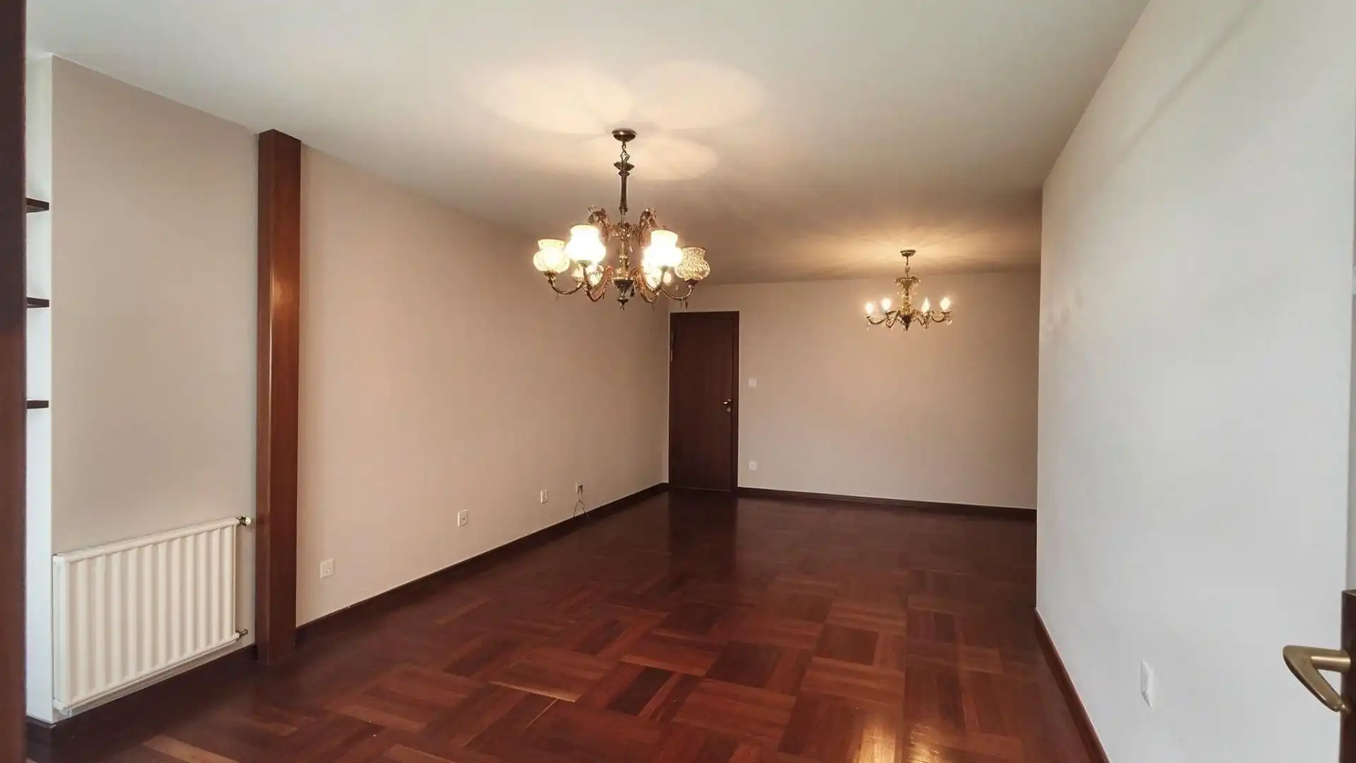 Comedor de Piso en venta en Vigo  con Calefacción, Trastero y Balcón