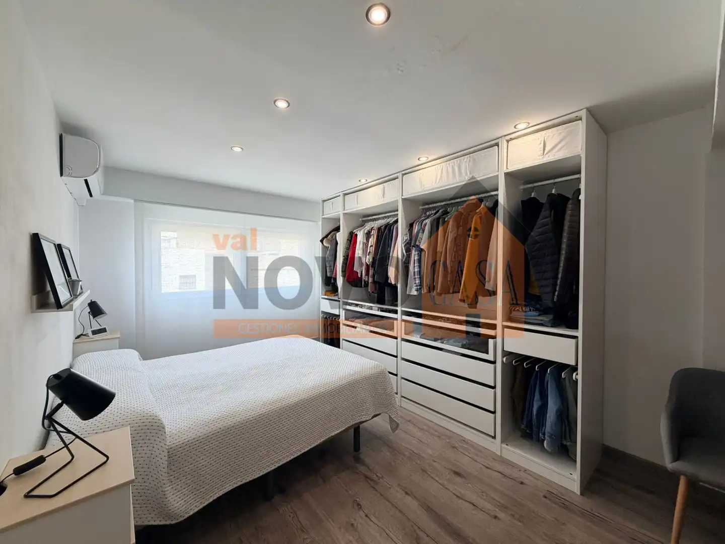 Bedroom of Flat for sale in Silla  with Air Conditioner