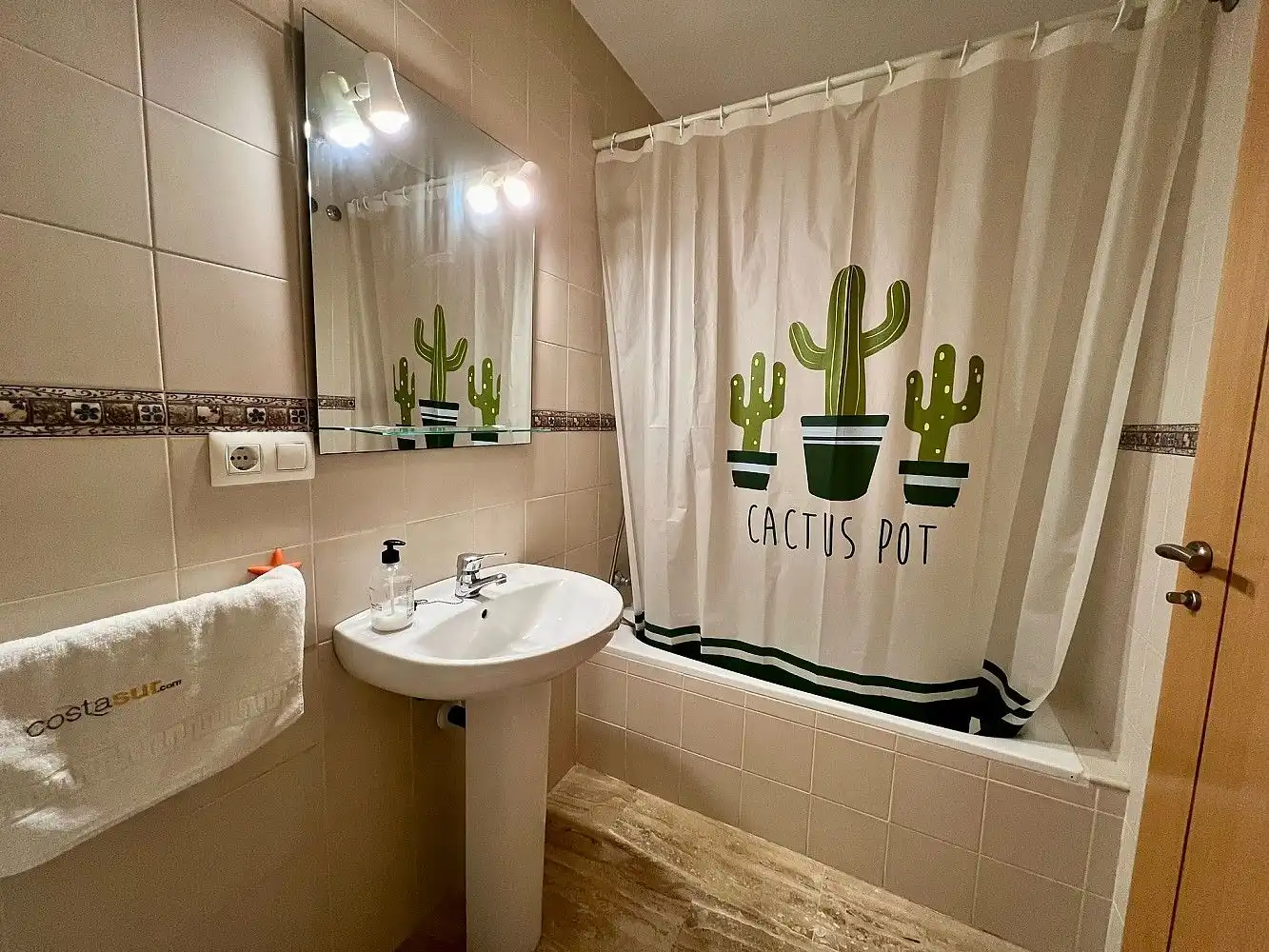 Baño de Apartamento en venta en Chiclana de la Frontera con Jardín privado, Terraza y Alarma